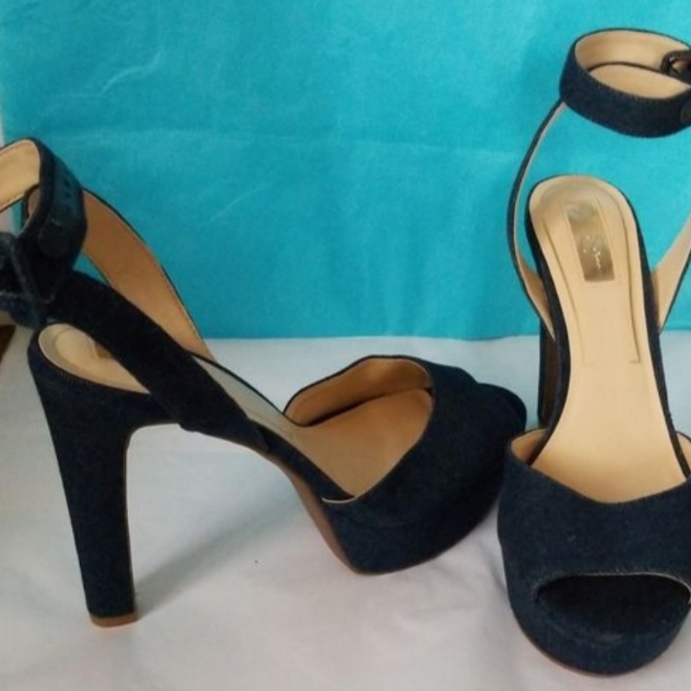 Size 8 platform peep toe with ankle strap